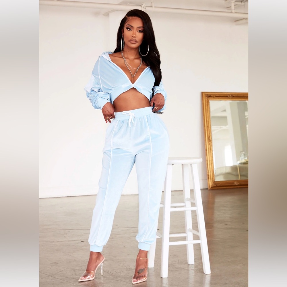 Fashion Nova 2Pc Blue Velour Cropped Track Suit Large